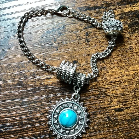 Bracelets - Picture 4 of 10